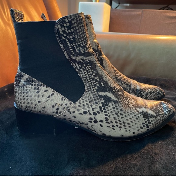 Mollini Darius black white python ankle boot bootie western snakeskin Chelsea - Picture 6 of 17